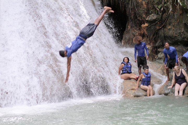 Dunn’s River Falls & Blue Hole Tour avec déjeuner