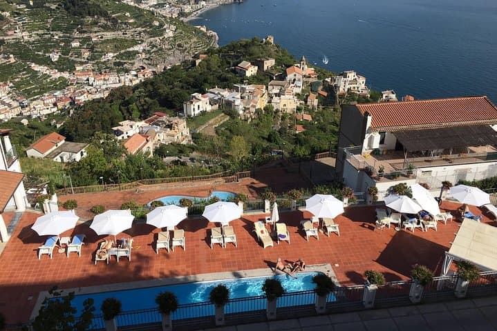 Transfer Naples to Ravello and stop in Pompeii