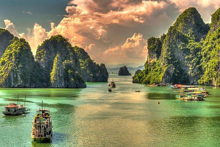 Bahía de Halong en solo un día con Ti Top Island