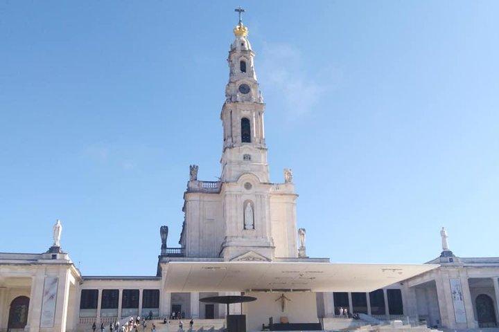 Privat Fatima-Batalha-Nazaré-Óbidos-tur från Lissabon hel dag