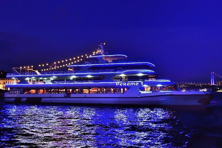 Istanbul Bosphorus Dinner Cruise with Music and Live Performances