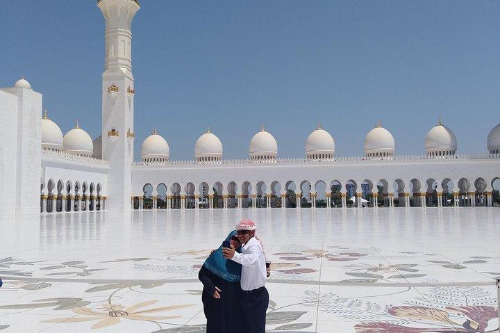 Recorrido privado de 8 horas por Abu Dhabi con conductor profesional