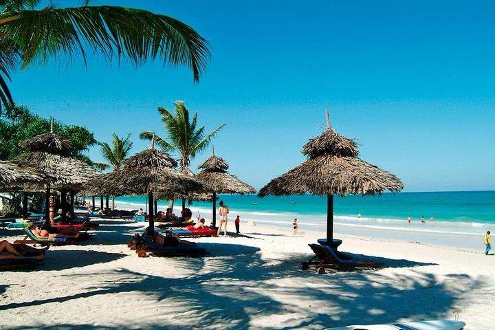 9 giorni Amboseli - Tsavo - Diani Beach Safari (costo basato su minimo 2 persone)