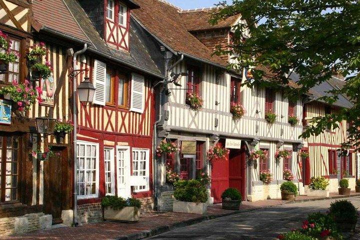 Gastronomische Tour durch die Normandie ab Paris: Stickerei, Molkerei und typische Dörfer!