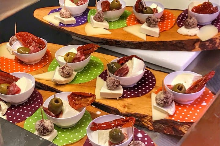 Evening Flavors of Naples: Private Food Tour and Wine Tasting