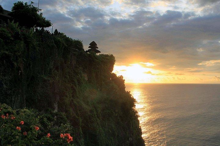 終日ツアー：ウルワツの夕日ポイントとバリの有名ビーチ
