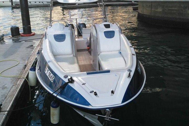 2 heures de visite en bateau à moteur de la marina de Dubaï - Dubaï