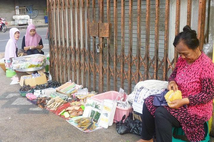 Malang local life kampong walking tour - city highlights in between // 4 - 6 hrs