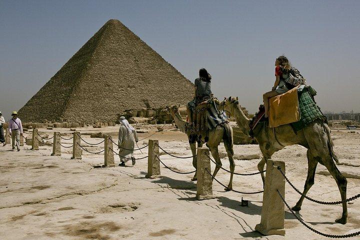 Tour a las pirámides y la esfinge de Giza con paseo en camello