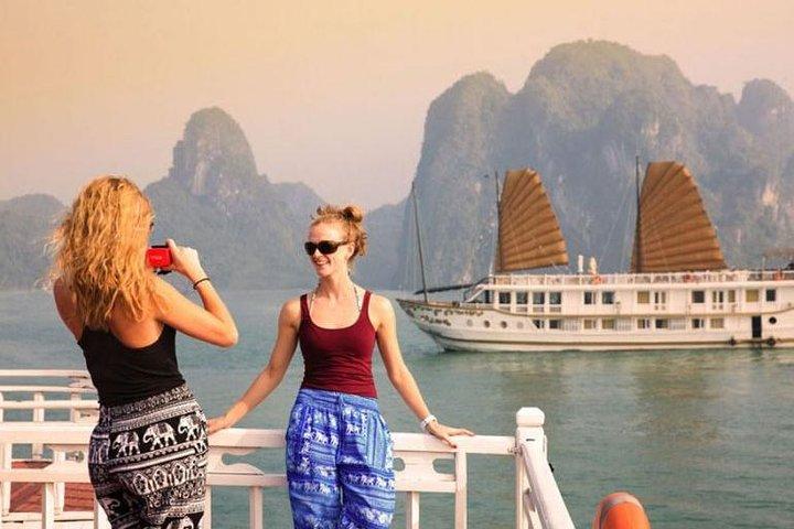 Halong Bay 2 Days 1 Night - Fantasea Cruise 3 Star