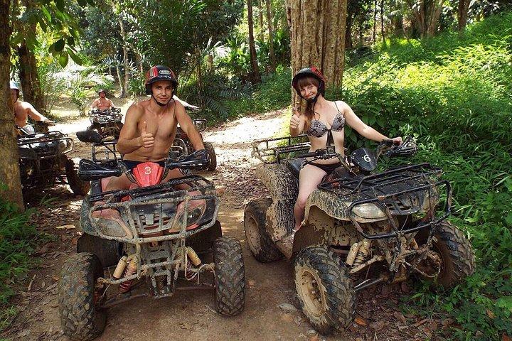 ラフティング 5.5 km., ジップライン、ATV 30分、 スワンクハ寺院。