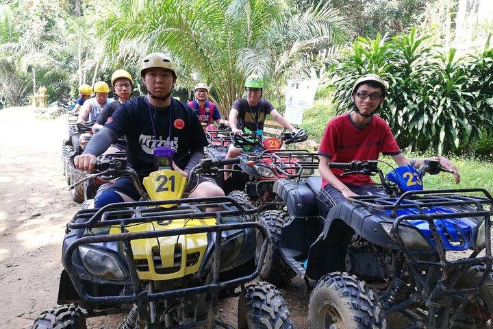 ラフティング 5.5 km., ジップライン、ATV 30分、 スワンクハ寺院。