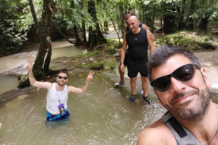 ラフティング 5.5 km., ジップライン、ATV 30分、 スワンクハ寺院。