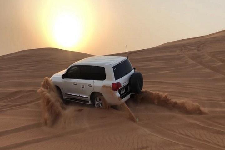 Premium Sundowner Red Dunes & Camel Safari com churrasco jantar