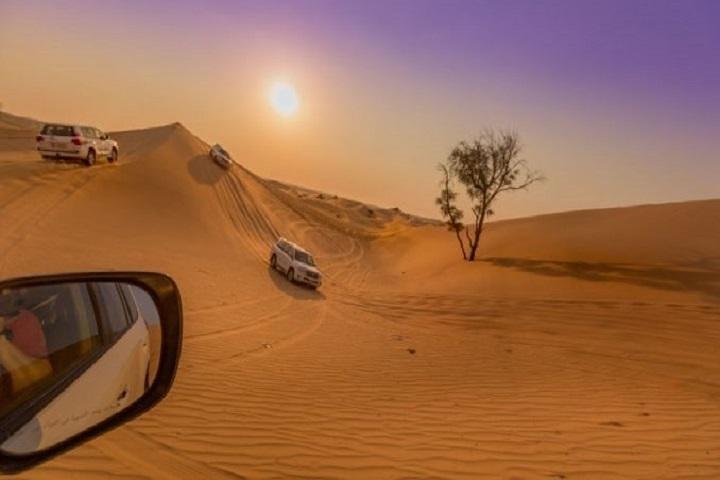 Premium Sundowner Red Dunes & Kamelsafari mit BBQ Dinner