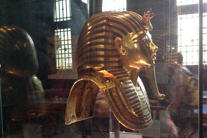 カイロ日帰りツアー：ギザのピラミッド、古代エジプト博物館、バザール