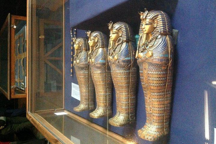 カイロ日帰りツアー：ギザのピラミッド、古代エジプト博物館、バザール
