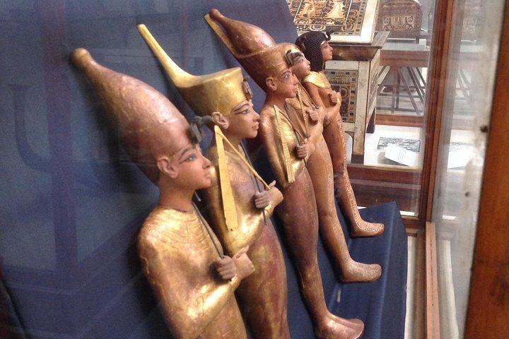カイロ日帰りツアー：ギザのピラミッド、古代エジプト博物館、バザール
