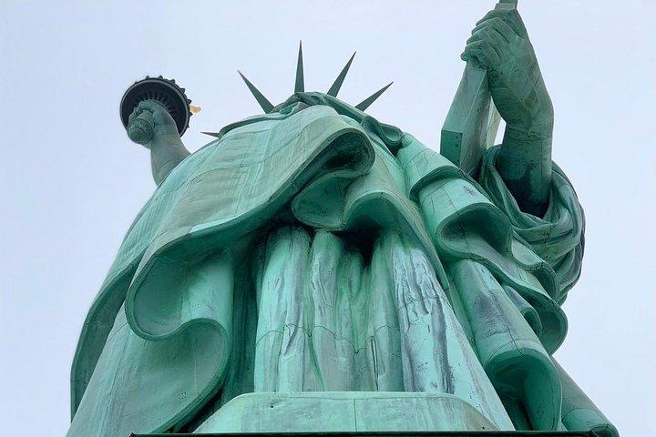 Tour semi-privato della Statua della Libertà e Ellis Island 8ppl Max