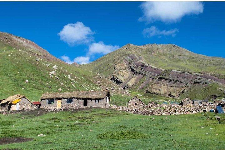 Regnbågsbergets dagstur från Cusco – Heldags guidat äventyr
