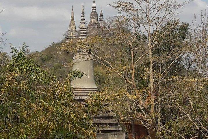 Tour privato alla collina di Udong e crociera al tramonto sul fiume Mekong