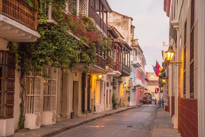 Walking Tour Cartagena Old City with Gold Museum and Plaza de Bolivar