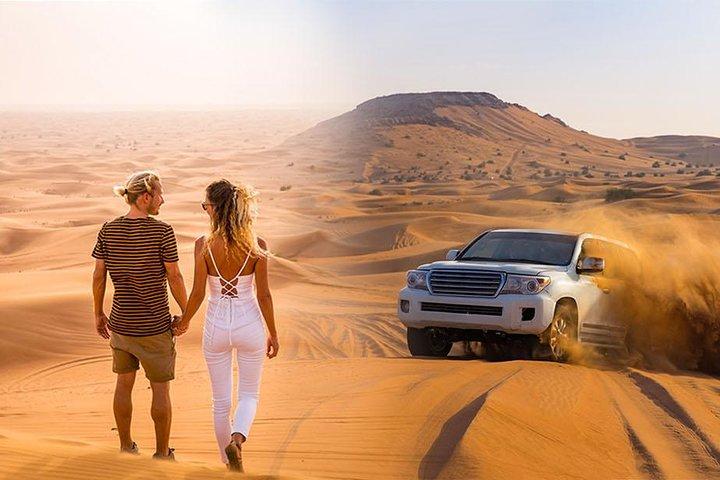 Arabische nachtsafari met kameelrit, zandplank, barbecue en liveshows