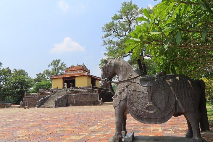 Hue Royal Tombs Tour - 3 smukkeste grave i Nguyen dynastiet