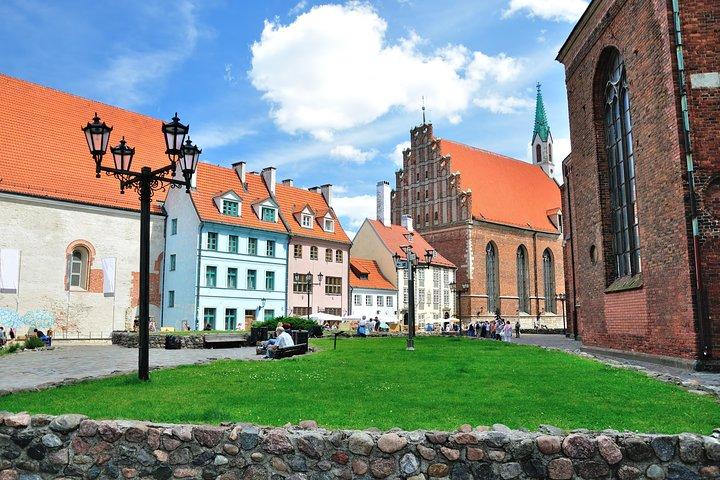 Riga Shore Excursion: Old Town & City Highlights Walking Tour