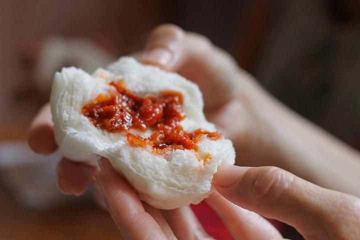 Singapore's Chinatown Food Off Tour "Off The Beaten Track"