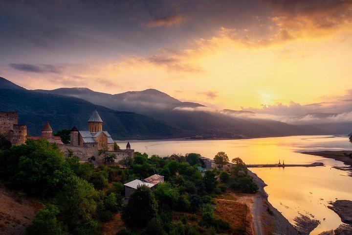 Ananuri-Gudauri-Kazbegi - Tour Privado