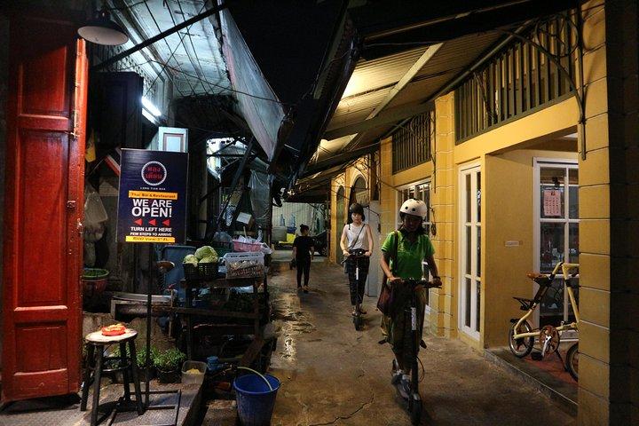 Bangkok la nuit en scooter électrique