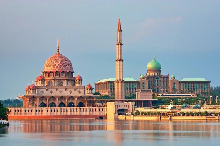 Visite économique: journée complète à Putrajaya, aux grottes de Batu et à la ville de Kuala Lumpur