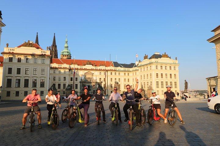Prag: elskoter & guidad tur med elcykel