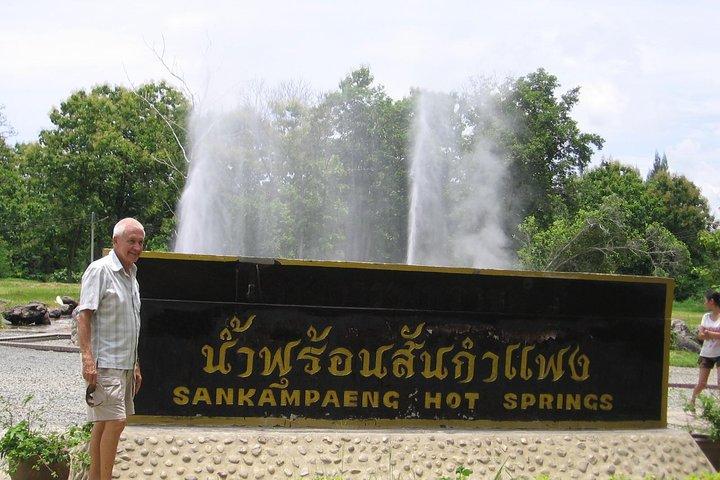 San Kamphaeng Hot Springs Tour med Thai Håndværk Village Besøg