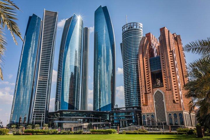Tour por la ciudad de Abu Dhabi en régimen compartido de día completo desde Dubai