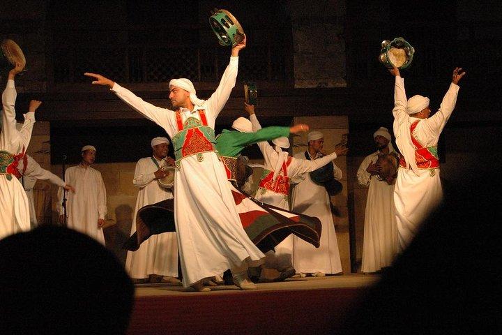 Al Tannoura Wekalet El Ghouriのエジプトのダンス・ヘリテージ・ショー