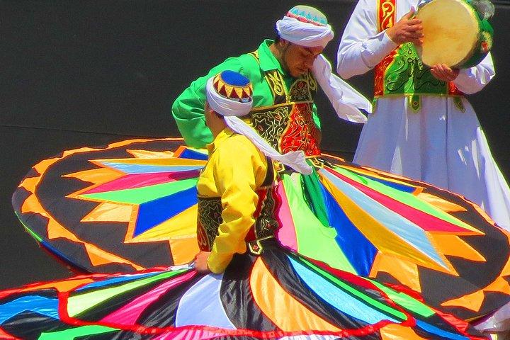 Al Tannoura Wekalet El Ghouriのエジプトのダンス・ヘリテージ・ショー