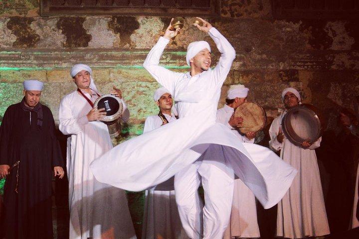 Al Tannoura Wekalet El Ghouriのエジプトのダンス・ヘリテージ・ショー