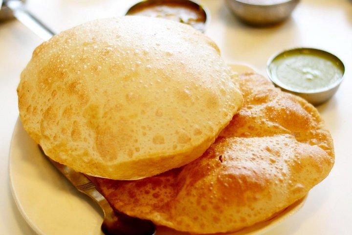 Delhi: Street Food Crawl (2 Hours Guided Food Tasting Tour)