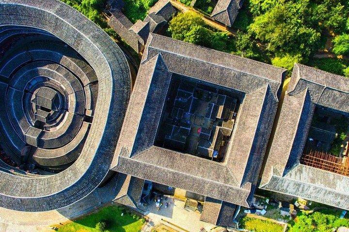 Excursão privada de um dia a Xiamen para visitar o exclusivo Tianluokeng Tulou e Gaobei Tulou