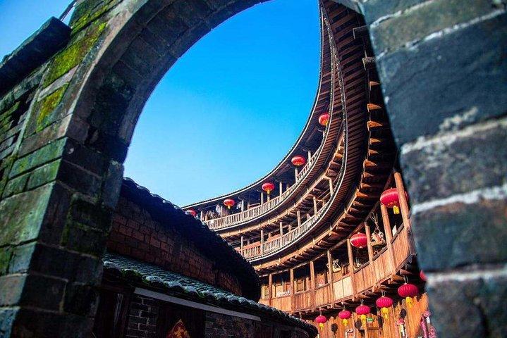Excursão privada de um dia a Xiamen para visitar o exclusivo Tianluokeng Tulou e Gaobei Tulou