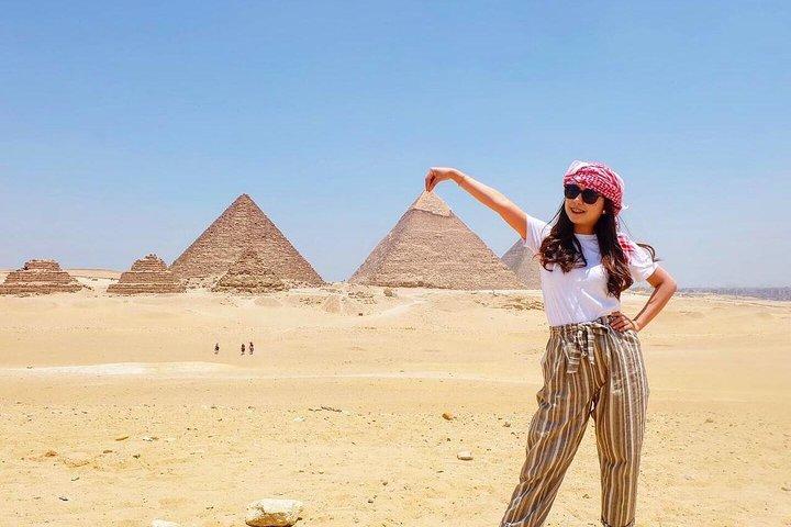 Day Tour Visiting Giza Pyramids old Egyptian Museum & Old Market