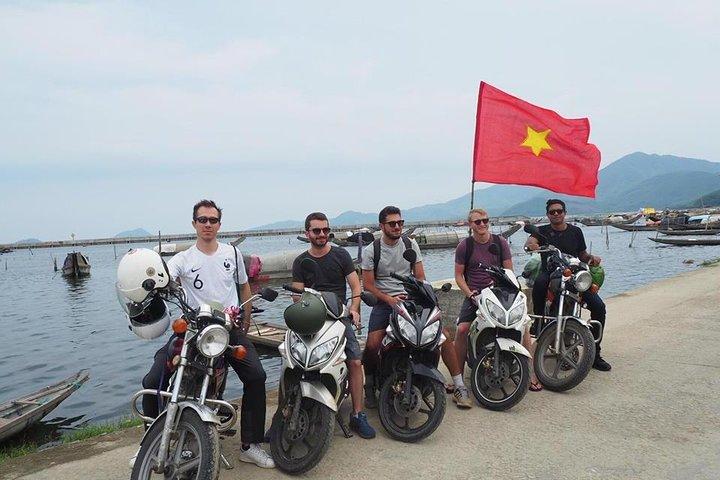Moto Experience Hue to Hoi An Over Via Hai Van pass con Amazing Easy Rider