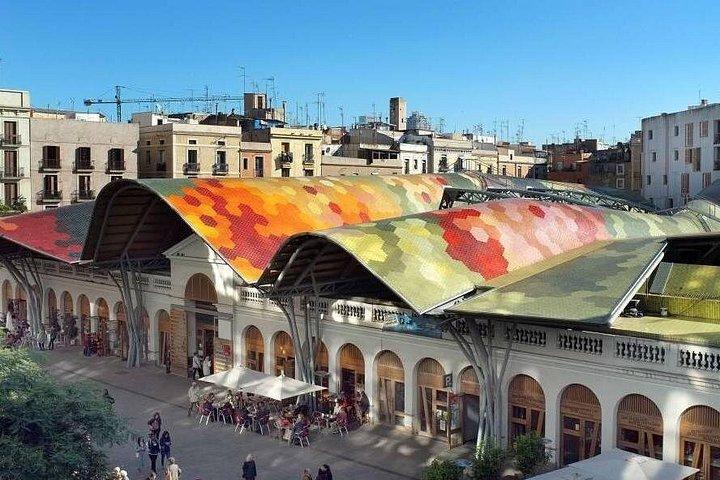 スモールグループとディナーのあるバルセロナモダニズム地区のナイトタパスウォーキングツアー
