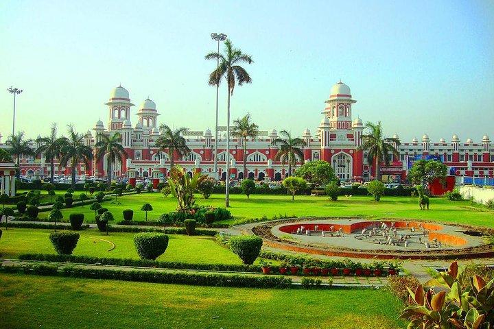Affordable transfer from Agra to Lucknow