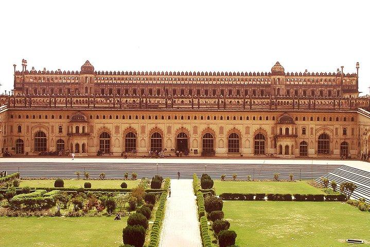 Affordable transfer from Agra to Lucknow
