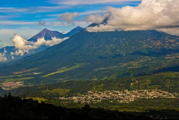 Aventura nocturna en el volcán Acatenango desde la ciudad de Guatemala