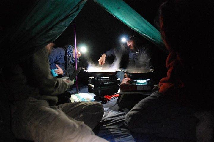 Aventura nocturna en el volcán Acatenango desde la ciudad de Guatemala