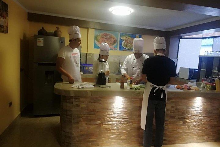 ペルー料理教室と現地市場訪問||グループサービス||